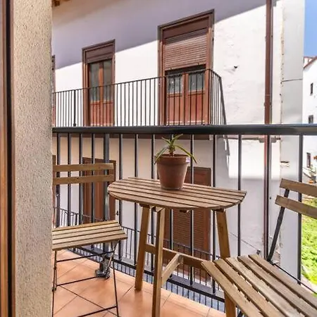 アパート Piso De Diseno En El Casco Antiguo カストロ・ウルディアレス